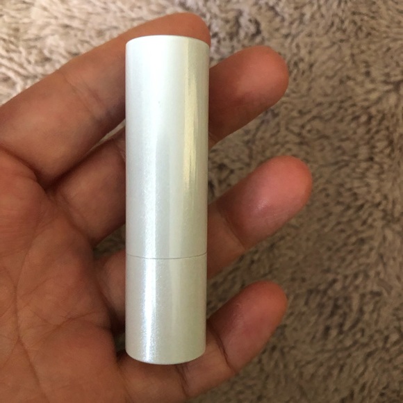 True + Luscious Super Moisture Lipstick 3.5g in Vintage rose - Picture 7 of 8